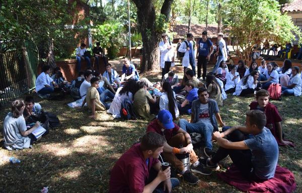Estudiantes de último año volverían para socializar - Nacionales - ABC Color