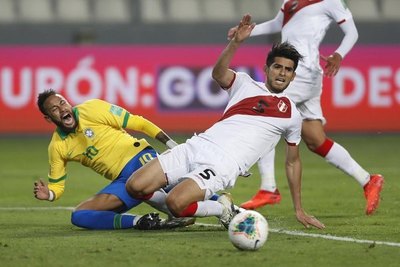 Crónica / Bolonqui total por el chute de Perú-Brasil