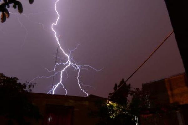 Caída de rayos dejó cuatro heridos