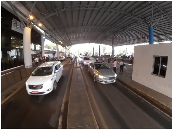 Primeros paraguayos y brasileños cruzaron esta mañana la frontera