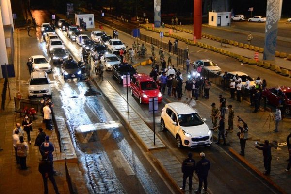 Reabren el Puente de la Amistad: "la responsabilidad está en nosotros", dice Canciller · Radio Monumental 1080 AM