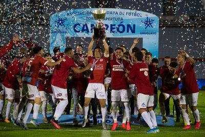 Histórico: Rentistas es campeón del Apertura en Uruguay - Fútbol - ABC Color