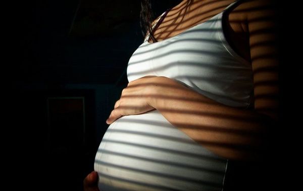 Doctora denuncia a una empresa de seguro médico por suspenderla estando embarazada » Ñanduti