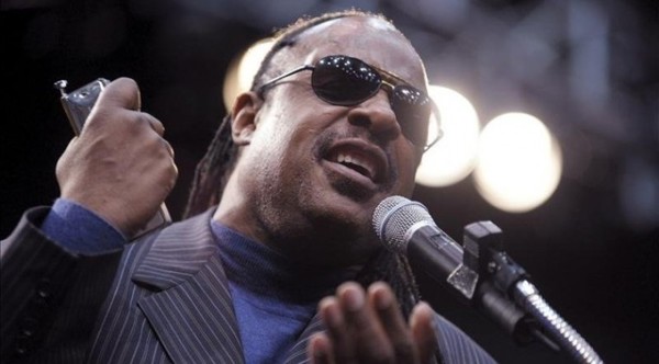 Stevie Wonder presenta dos nuevos temas y apunta a su primer disco en 15 años