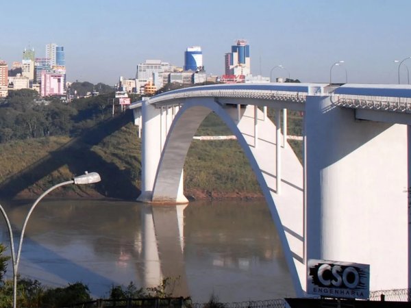 Mario Abdo y Jair Bolsonaro resaltan la reapertura de las fronteras