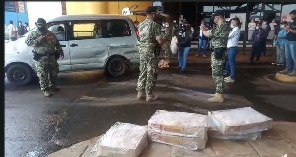 Incautan pollo de contrabando a dos horas de la apertura en el Este