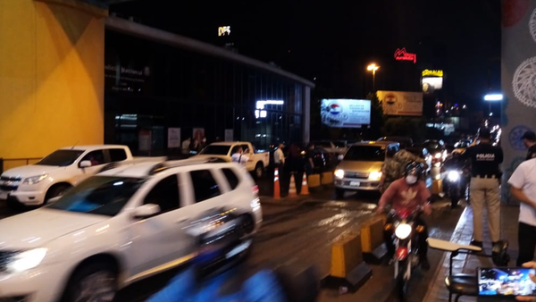 Primer día de reapertura del Puente de la Amistad: Cae mercadería de contrabando