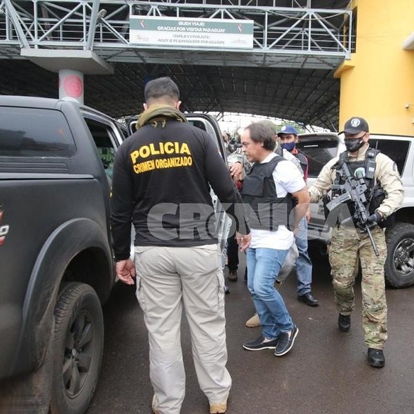 Crónica / Bai bora para contrabandista que se escondió en una chimenea