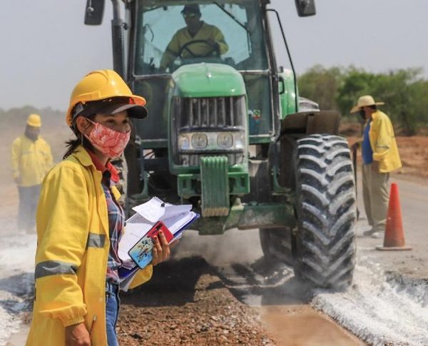 Mujeres ganan espacios en obras viales