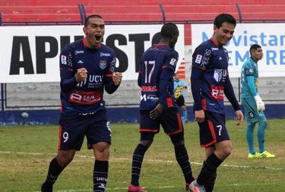 Víctor Aquino anota un gol en Perú