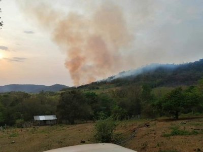 Lluvias reducen incendios en el Ybytyruzú y bomberos festejan