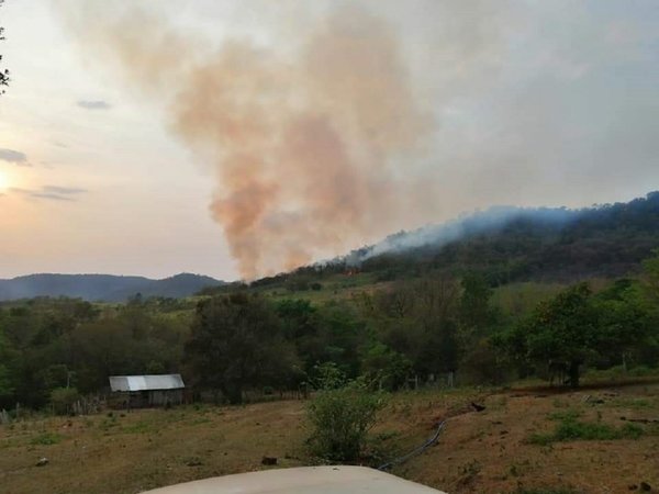 Lluvias reducen incendios en el Ybytyruzú y bomberos festejan