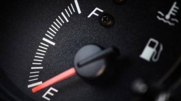 HOY / Lo bueno de estar en reserva: camioneta robada quedó sin combustible en medio de fuga