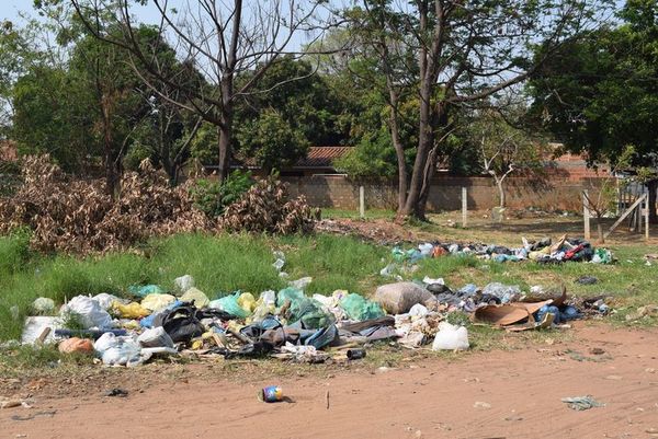 Inconsciencia ciudadana y falta de castigo convierten a Luque en un basural - Nacionales - ABC Color