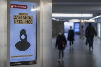 Polonia anuncia confinamiento parcial ante fuerte rebrote del coronavirus - Mundo - ABC Color