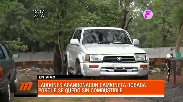 Robo de camioneta se frustra por falta de combustible