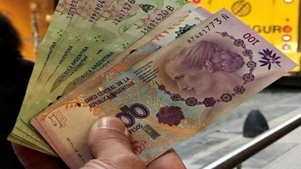 El salario mínimo argentino es el más bajo de la región, como consecuencia de la suba del dólar