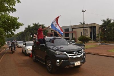 Autoconvocados respaldan auditoría de Contraloría en Minga Guazú - ABC en el Este - ABC Color