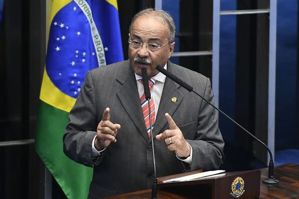 Senador brasileño escondió dinero entre sus nalgas durante requisa - Mundo - ABC Color