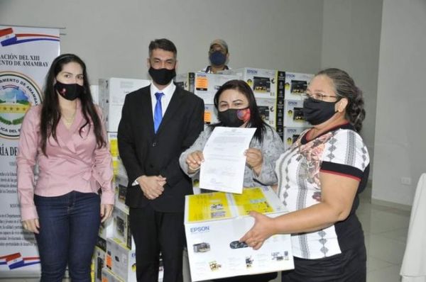 Gobernación entregó equipos informáticos a instituciones educativas
