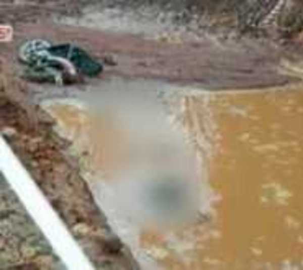 Motociclista cayó a una zanja con agua y murió ahogado - Paraguay.com