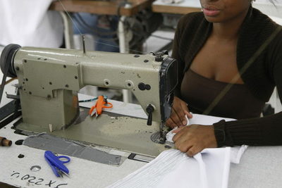 La producción industrial de Colombia cae un 12,2 % en agosto - MarketData