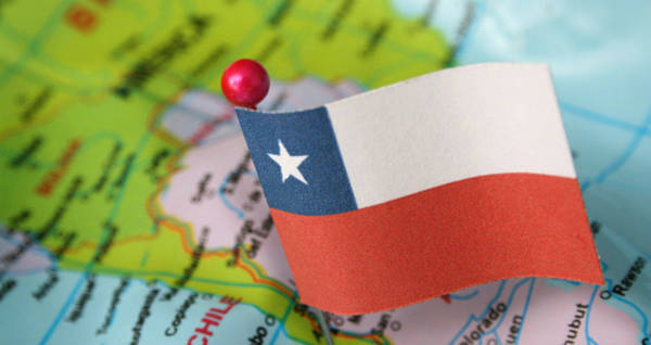 Fitch degrada calificación crediticia de Chile