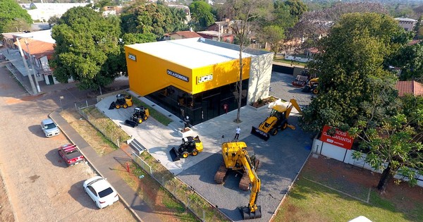 La Nación / De La Sobera inaugura nueva casa central de JCB