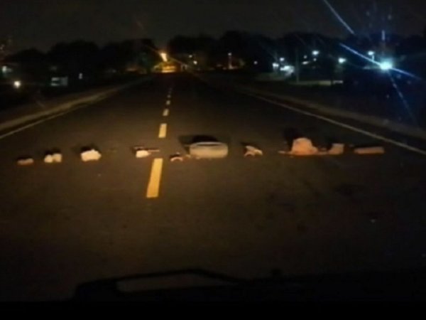 Con barricadas intentan asaltar en la Costanera Norte