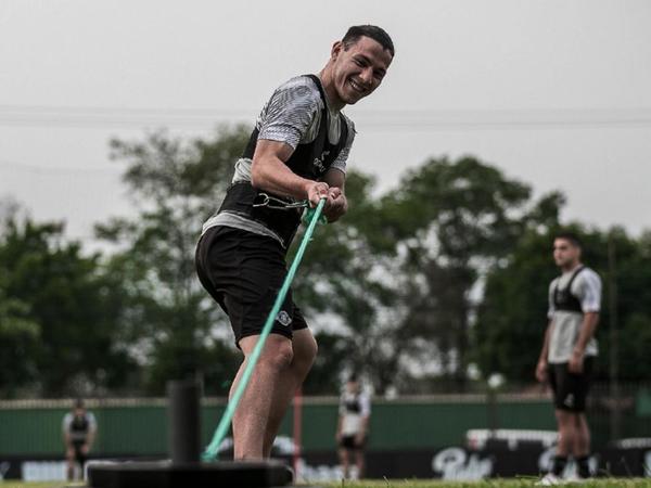 Llegó Vangioni y van por un central