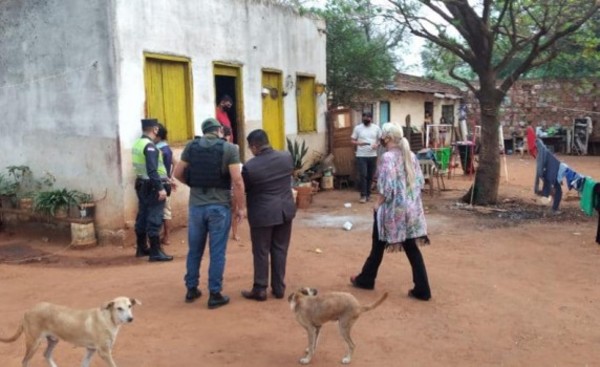 Detienen e imputan a tres hombres que habrían apuñalado a una mujer