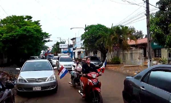 Con caravana, mingueros piden fin de negociados e instalan carpa de resistencia