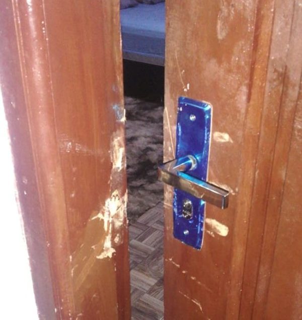 Delincuentes encierran en el baño a sexagenario para robarlo