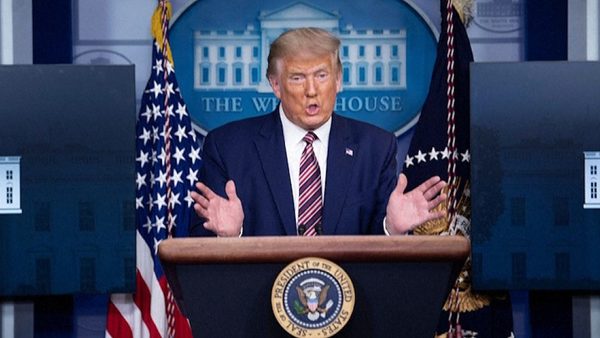 Trump contra Facebook y Twitter