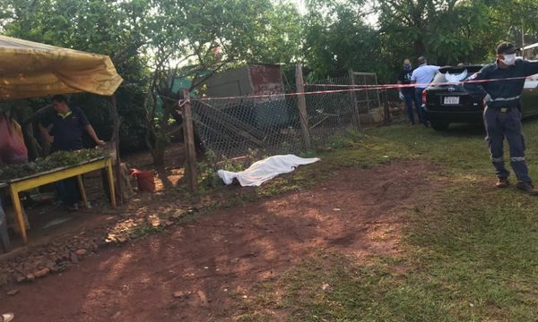 Hombre muere de un paro en plena calle