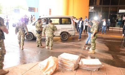 Las primeras cajas de pollo fueron incautadas, para la foto – Diario TNPRESS