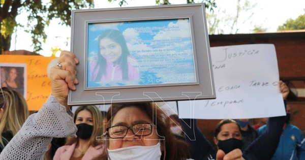 La Nación / Familiares de Natalia Godoy rechazan inminente arresto domiciliario para Florencia