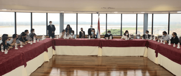 Acuerdo de Ejecutivo con titular del Congreso y campesinos desata conflicto en Senado - ADN Paraguayo