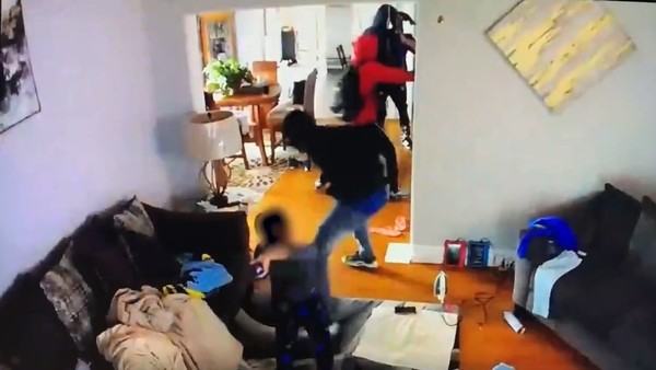 EEUU: Un niño de 5 años lanza juguetes y empuja a ladrones armados que robaban en su casa para defender a su madre » Ñanduti
