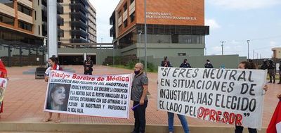 Escrachan a Bareiro de Módica en inauguración de Palacio de Justicia - ABC en el Este - ABC Color
