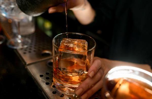 El alcohol podría ser el responsable del alzhéimer según la ciencia: ahora estudian el porqué - C9N