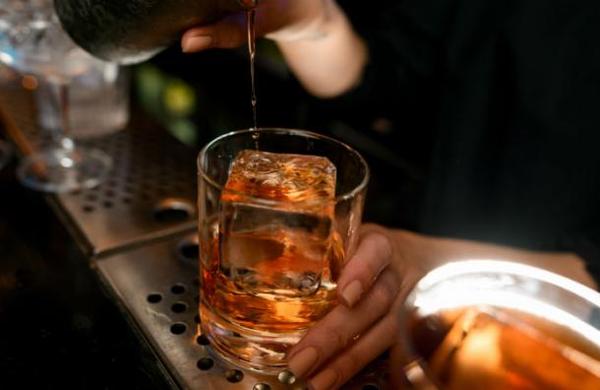 El alcohol podría ser el responsable del alzhéimer según la ciencia: ahora estudian el porqué - SNT