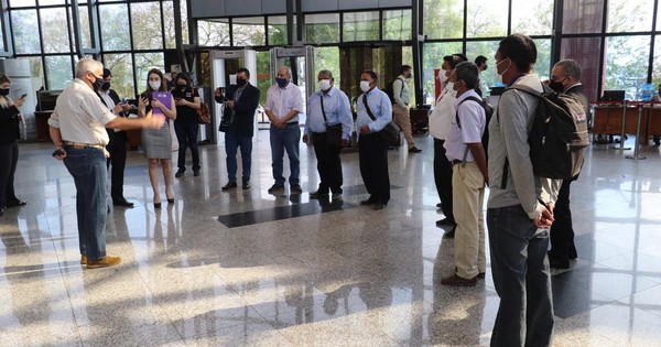 La Nación / Líderes indígenas piden justicia por abandono de ONG a sus comunidades