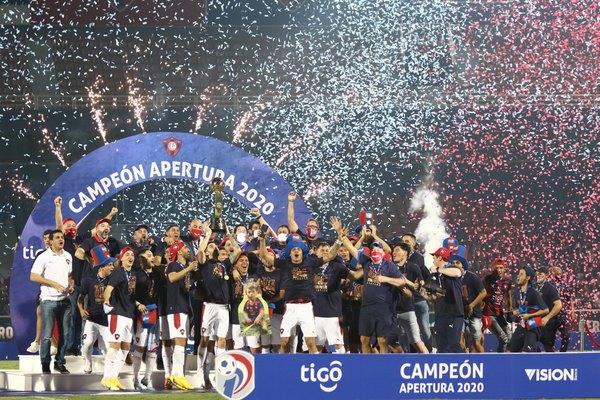 Llegó como la gran estrella y ahora está por rescindir con Cerro