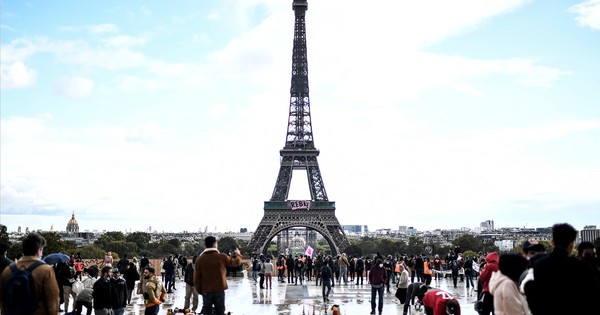 La Nación / París se prepara para el toque de queda por COVID-19