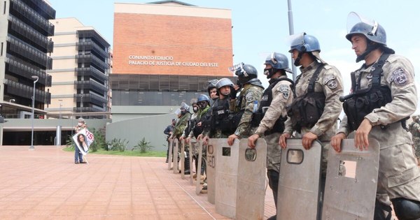La Nación / Nueva sede judicial se inauguró en el Este, con escrache