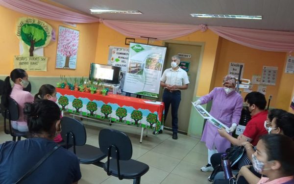 Ofrecen charla sobre buena alimentación e implementación de huerta en casa