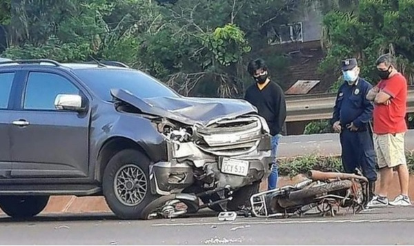 Fatal choque entre camioneta y motocicleta en Yguazú, Alto Paraná