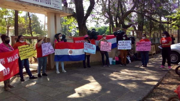 Coronel Oviedo: Mujeres exigen más presupuesto para enfrentar el cáncer - Noticiero Paraguay