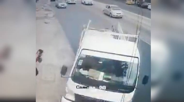 HOY / VIDEO | Chofer "justiciero" logra interceptar y reducir a ladrón tras perpetrar un asalto callejero